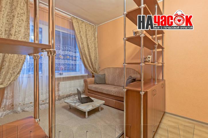 Квартира в соседнем доме от метро