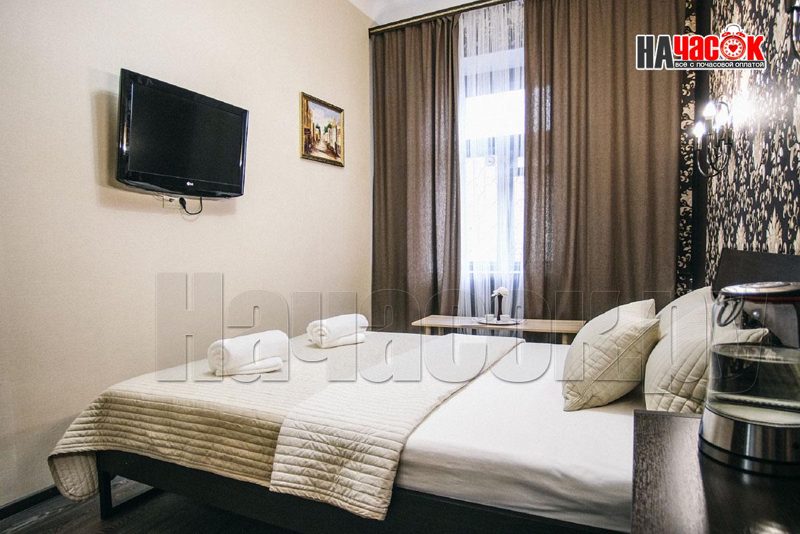 Happy Hotel